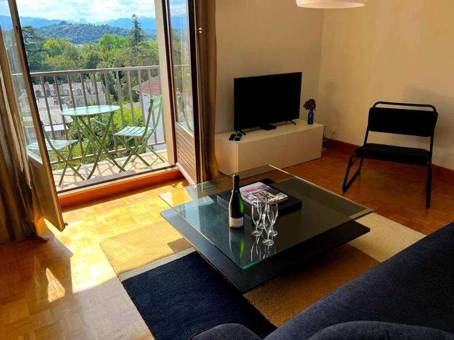 Pau Centre Vue Sur Les Pyrenees Pour 2 Nuits Au Minimum Appartement Buitenkant foto