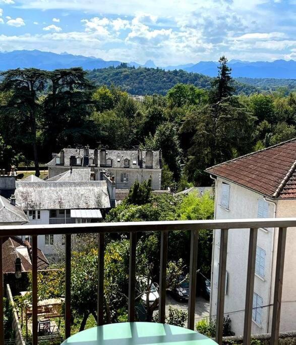 Pau Centre Vue Sur Les Pyrenees Pour 2 Nuits Au Minimum Appartement Buitenkant foto