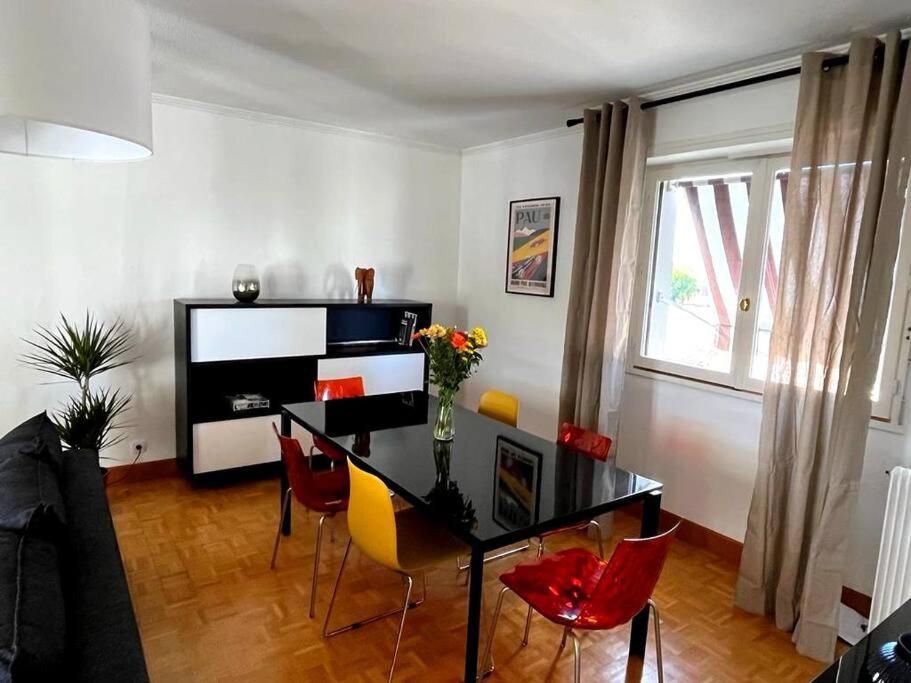 Pau Centre Vue Sur Les Pyrenees Pour 2 Nuits Au Minimum Appartement Buitenkant foto