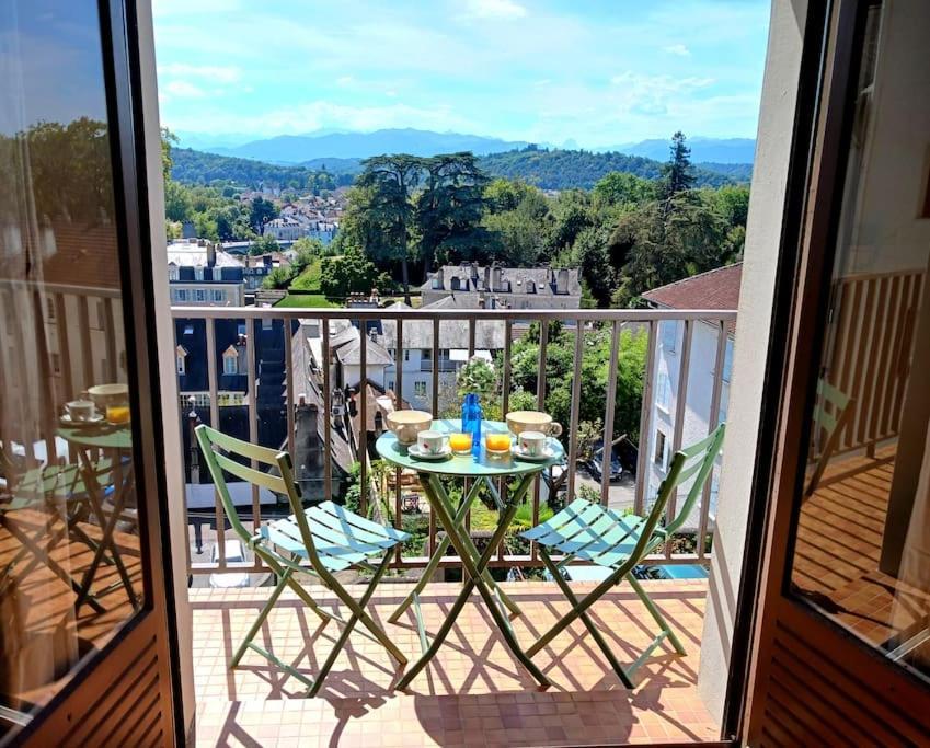 Pau Centre Vue Sur Les Pyrenees Pour 2 Nuits Au Minimum Appartement Buitenkant foto